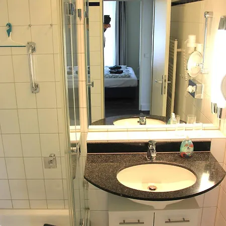 615 Sonnenterrasse Seebruecke * Цингст